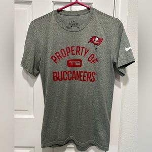 4/$25 Nike Dri-Fit NFL Buccaneers t-shirt in gray. Unisex size small.